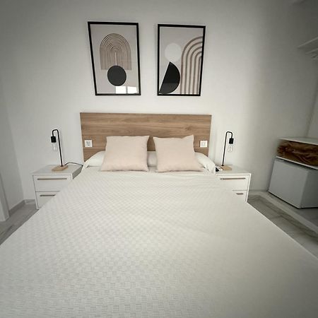 Hostal Merino Jedula Buitenkant foto